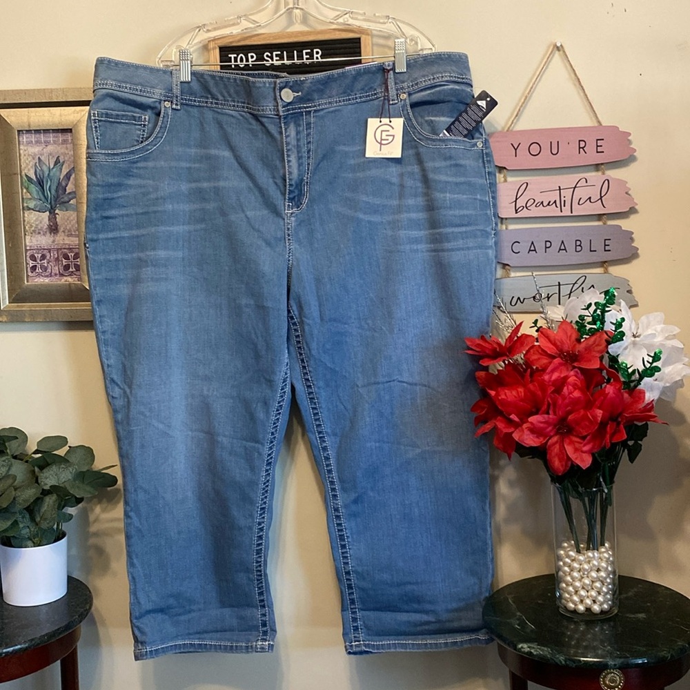 NWT Lane Bryant Capri Jeans w/zipper & button. Comfort Waist. 5 Pocket Style. - Picture 1 of 9